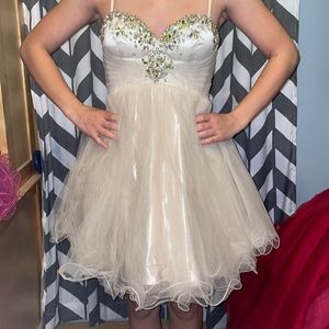 cream colored Dave & Johnson homecoming dress, size 5/6